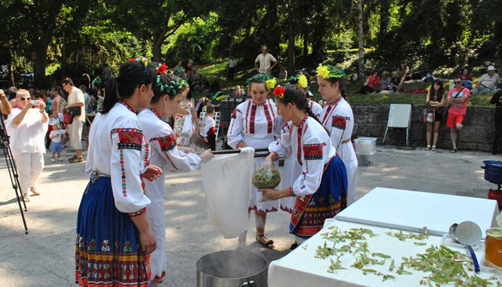 Посетителите ще могат да наблюдават надпреварата между участващите 70 състава