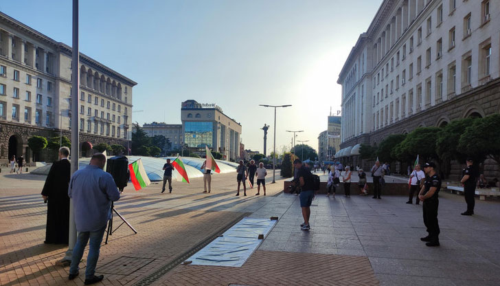 Протест срещу кабинета пред Министерския съветТой започна със скандирания "Киро,