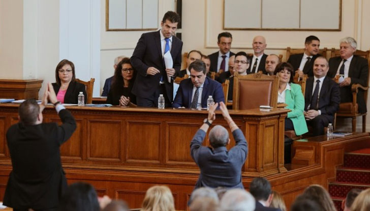 Нападки имаше не само от опозицията към управляващите, но и