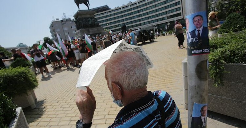 Протестиращи се събраха пред парламента с искане за оставка на