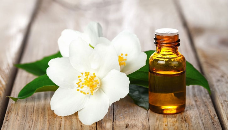 Етеричните масла са дар от природатаМаслото от нероли е още