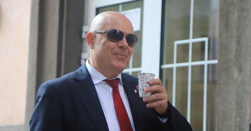 Главният прокурор е обещал през април, че разследванията на скандалите