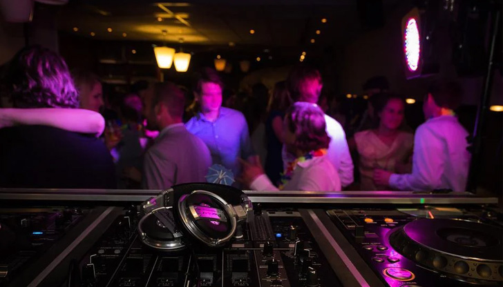 Цената на сепарето в баровете в София удари една заплата.За