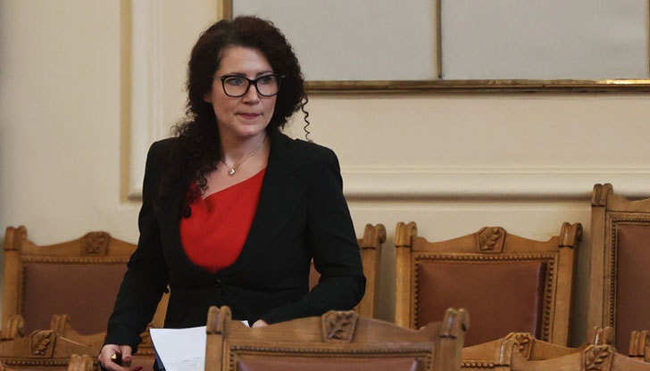 Искането беше направено от ГЕРБ-СДСВицепремиерът по ефективното управление Калина Константинова