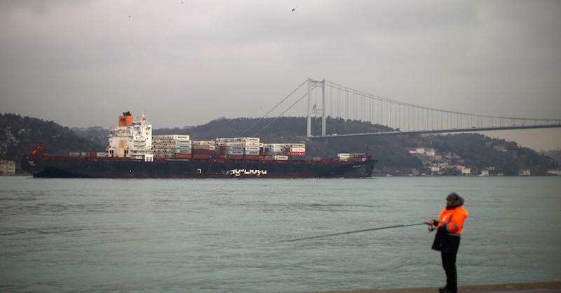 Пристанището е Бердянск, количеството е 7000 тона, направлението - "приятелска"