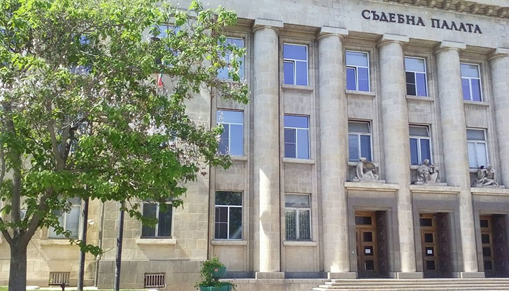 Автомобилът на 46-годишния мъж попадна в аквапланинг и се преобръщаОкръжна