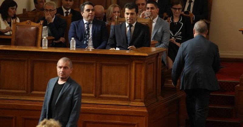 Защо Слави Трифонов потопи страната в нова правителствена криза? Само