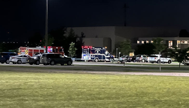 Двама души и стрелецът загинаха снощи при стрелба пред църква