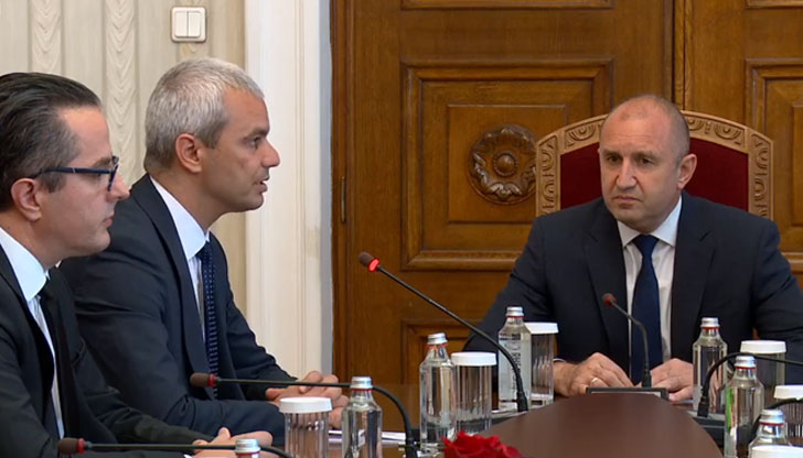 Представителите на партията пристигнаха за среща с държавния главата на