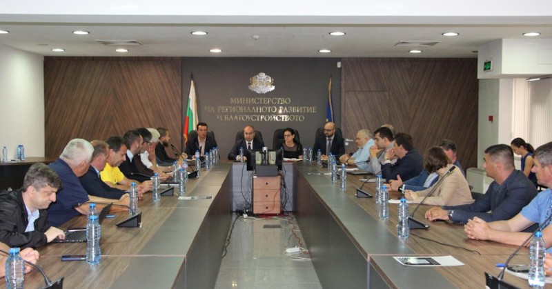 От 1 юли тежкотоварният трафик ще се таксува и за