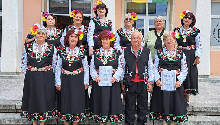 Народната певица Янка Рупкина връчи наградите на отличените по време