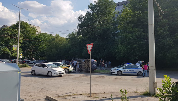 Има пострадал при инцидентаКатастрофа между два автомобила в час пик