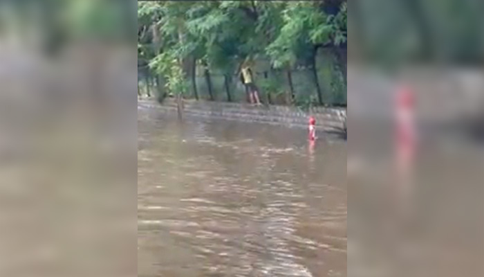 Потоп в Русе. Мощна буря с ураганен вятър и градушка