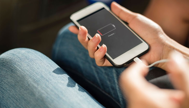 Очаква се и унифицирането и на зарядните устройства за лаптопитеПредставители