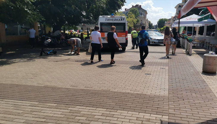 Момиче с тротинетка се свлече на улица "Александровска", пред магазин