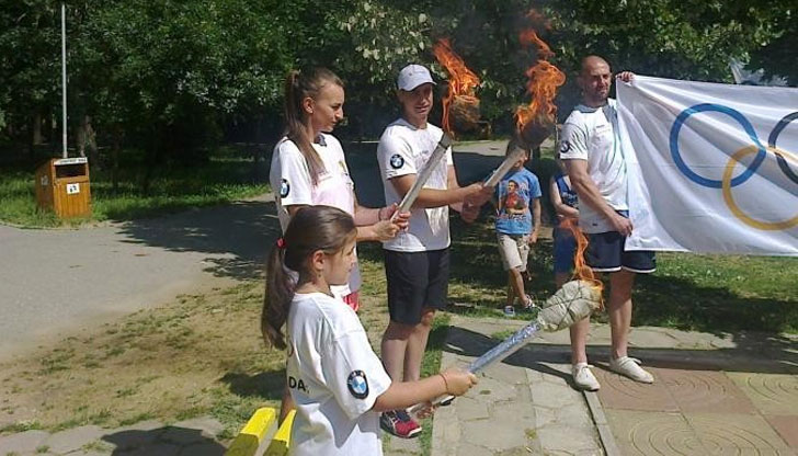 Двете мадалистки Мадлен Радуканова и Евелина Николова ще го направят