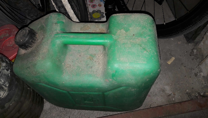 Русенец имал неблагоразумието да държи в дома си няколко туби