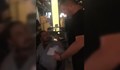 Сервитьор бие шамари на клиент, оплакал се от надписана сметка