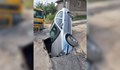 Кола пропадна в дупка в квартал "Долапите"