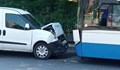 Челна катастрофа между автобус и кола във Варна
