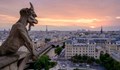 Париж охлажда забележителностите си с вода от река Сена