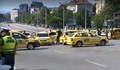Таксиметрови шофьори блокираха кръстовища заради тежката катастрофа в София