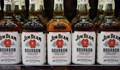 Производителят на "Джим Бийм" продава бизнеса си в Русия