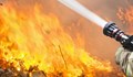 Огнеборци гасят голям пожар край Русе