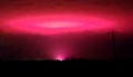 Мистериозно розово сияние озари небето над Австралия
