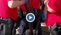 Жители на Тексас предават оръжия срещу подаръчни ваучери