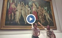 Протестиращи се залепиха за картина в италианска галерия