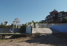 Постройката беше обявена за незаконна от ВАС през априлЗапочна разрушаването