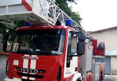 Детето хвърляло предмети от блок Енергетик 2В събота между 11 12 и 11 48