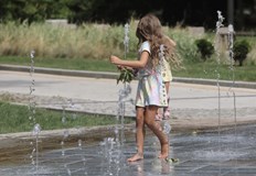 До 35 градуса максимални температуриПрез нощта над страната ще бъде