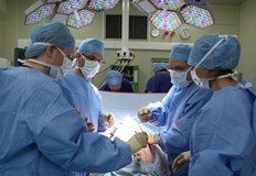 Първият пациент с трансплантирано генномодифицирано сърце от прасе почина през