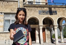 Момиче на 11 години от Шумен намери и върна портмоне