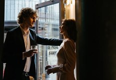 Флиртът е изкуство което не всеки владееНа някои им се