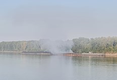 Горяща баржа с въглища в река Дунав е причина за