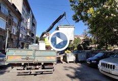 Част от новопоставените контейнери за смет в Русе дават дефект и се
