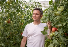 Кристиан Вигенин се похвали със снимки във фейсбук от посещение