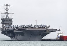 Вместо да кацне на самолетоносача той бе отвят от внезапна буря