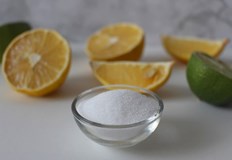 Почистете бързо и лесно смесителите в банята и кухнята и микровълновата фурнаЛимонената