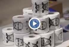 За сметка на това Володимир Зеленски има статут на светецТоалетна