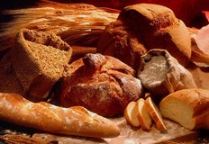 Комисията за защита на потребителите е проверила цената на хляба