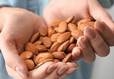 Добра идея ли е да ядете бадеми преди лягане Ако имате