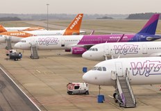 Пистата се размекнала от високите температуриПолетите на британското летище Лутън