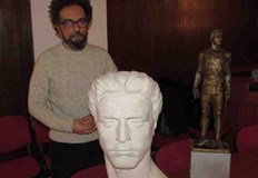 Ваятелят на паметника на Васил Левски в Парка на възрожденците