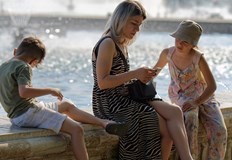 Парламентът прие новите ставки за данъчни облекчения за родителиБонус в