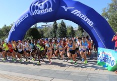 Всеки участник получава юбилеен медал тениска транспорт от до старт финалаЕдно уникално