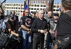 Глутниците руски мотоциклетисти влязоха в черния списък на санкционираните лицаПосланиците